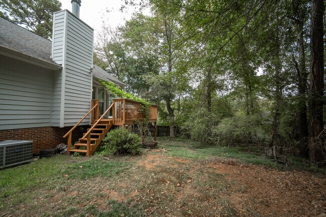 Building Photo - 115 Winterberry Dr