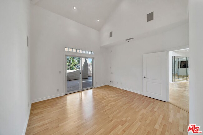 Building Photo - 4477 Woodman Ave