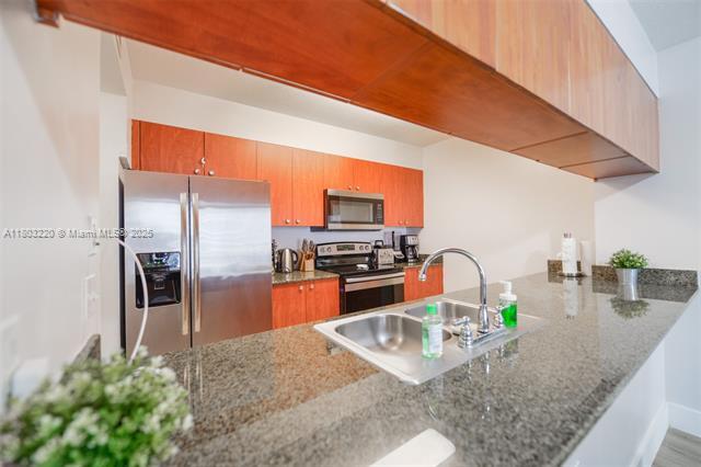 Building Photo - 1200 Brickell Bay Dr