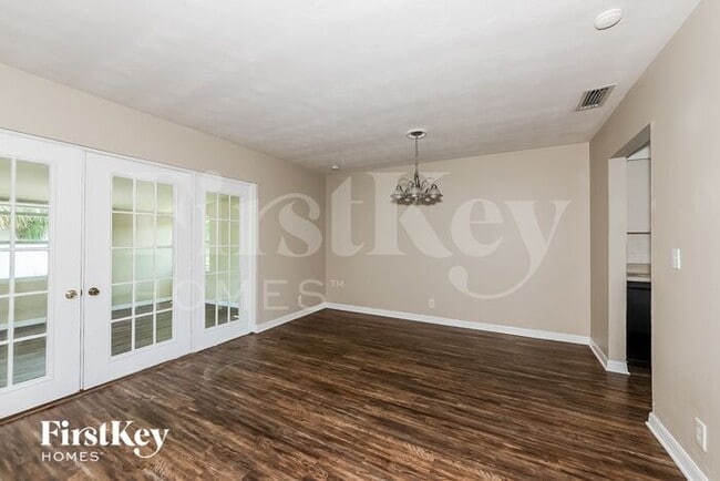 Building Photo - 5112 43rd Ave W