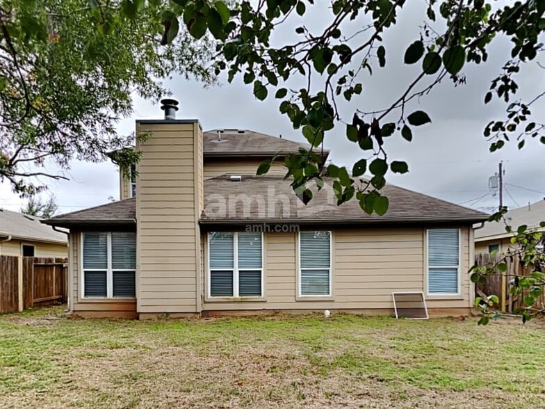 Building Photo - 2219 Shady Pine Dr