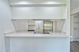 Building Photo - 2 Marigold Dr