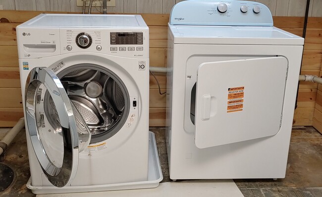 Building Photo - 1970 Dogwood Dr