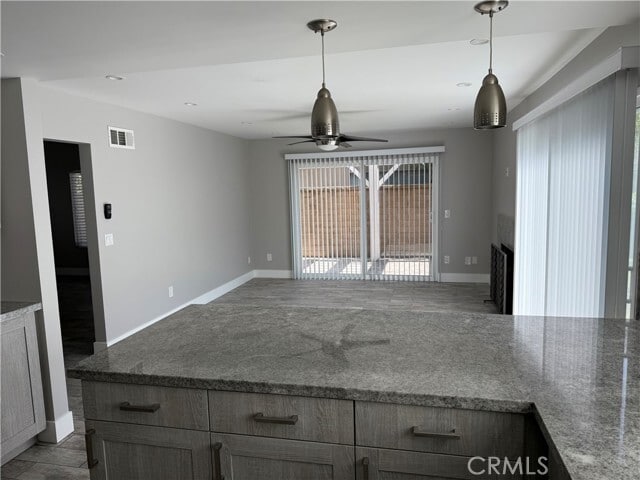 Building Photo - 6 Leda