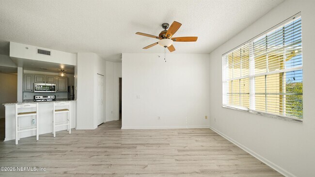 Building Photo - 1050 Bella Vista Blvd