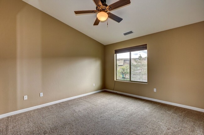 Building Photo - Beautiful 3 Bed, 2 Bath Condo on the Hassaympa Golf Course!