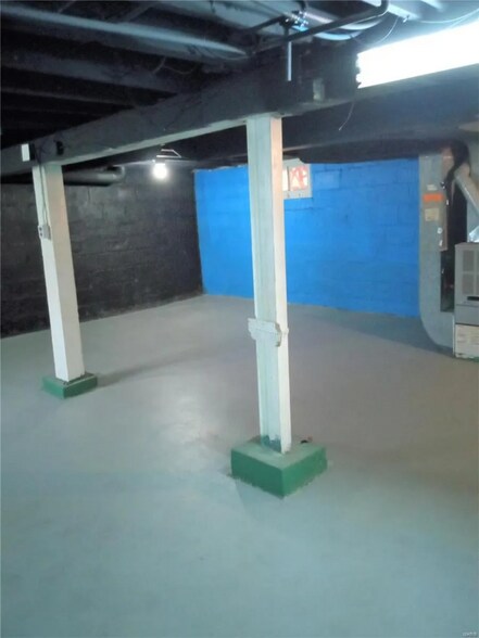 Building Photo - 4300 Ravenwood Ave