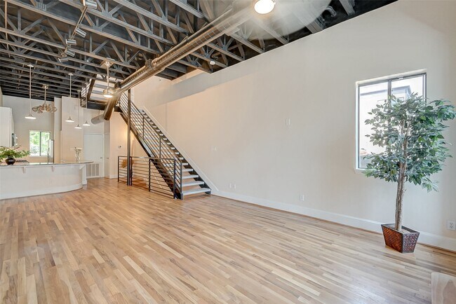 Building Photo - 1108 Columbus St