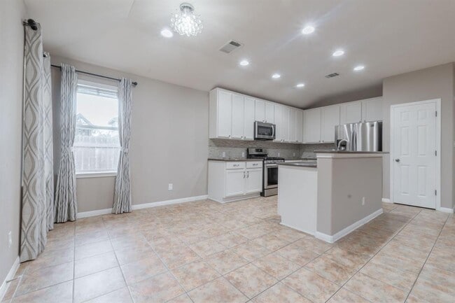 Building Photo - 9408 Castle Pines Dr