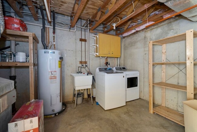 Building Photo - 3 Bed 2.5 Bath - Gaithersburg Townhouse - Finished Basement