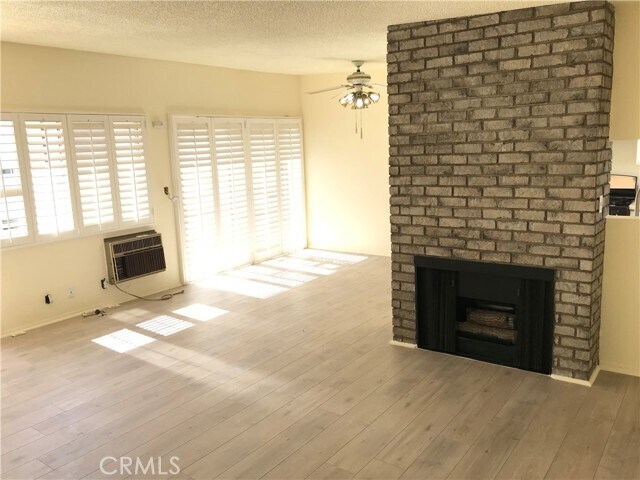 Building Photo - 25921 Oak St