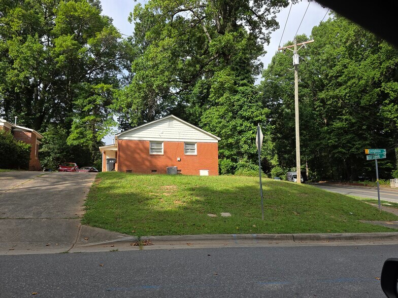Building Photo - 1322 Briar Creek Rd