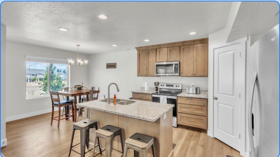 Kitchen - 45 E 970 N