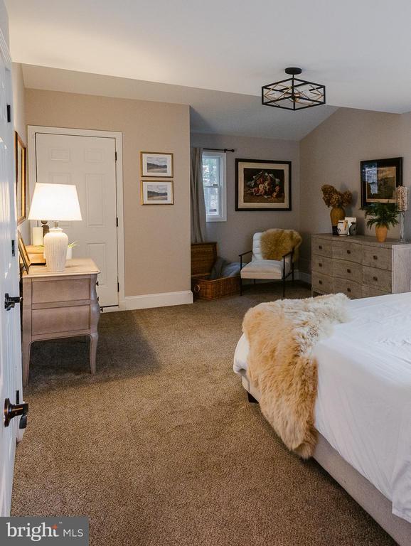 Building Photo - 15841 York Rd