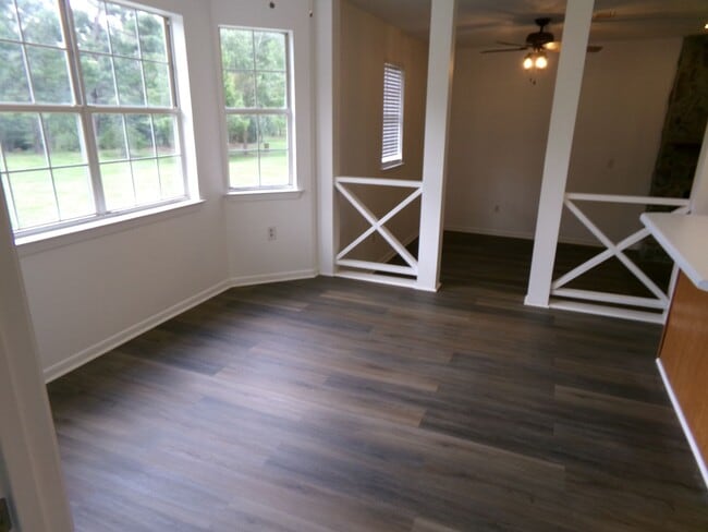 Building Photo - Country Setting No HOA