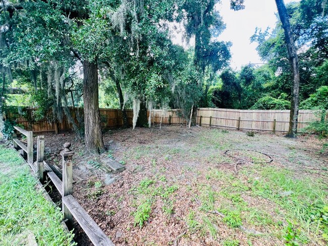 Building Photo - Spacious dog friendly home- Jacksonville