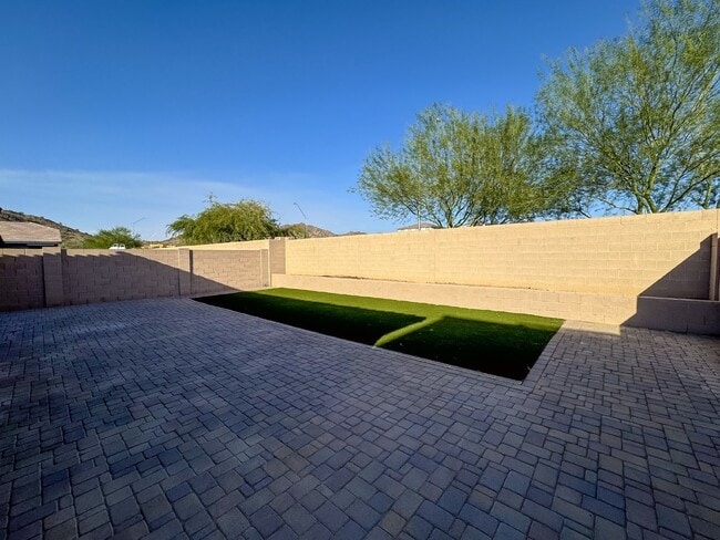 Building Photo - 27283 N 75th Dr