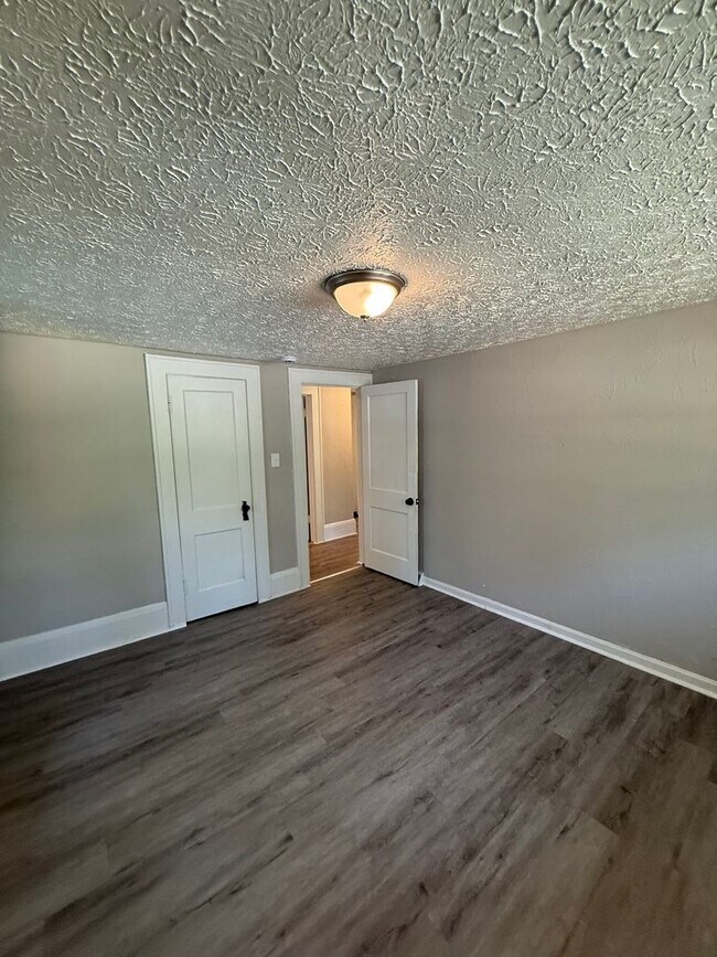 Building Photo - Coming Soon! Section 8 Accepted! Newly Ren...