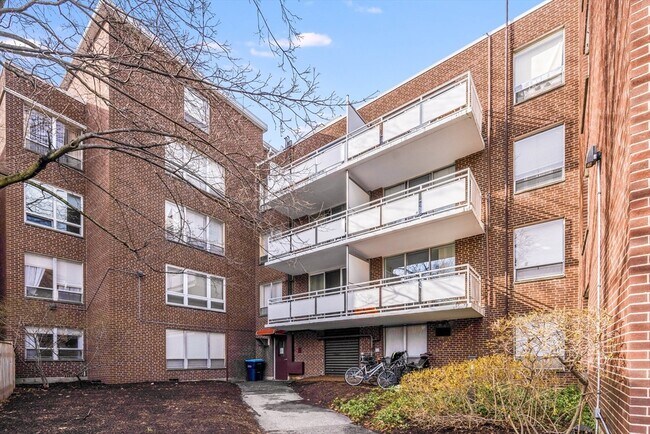 Building Photo - 41 Park St