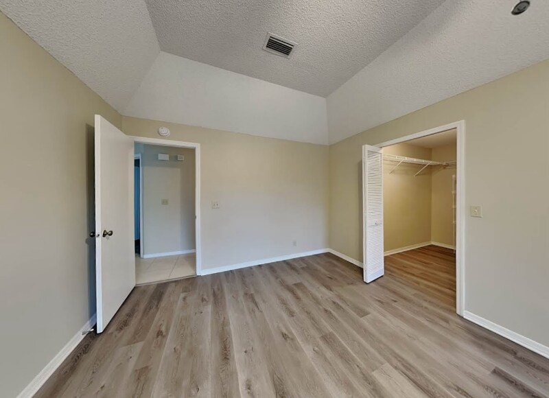 Building Photo - 9914 Cross Pine Ct