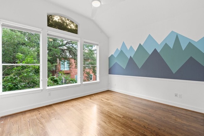 Building Photo - Live Near Memorial Park! Spacious 3BR with...