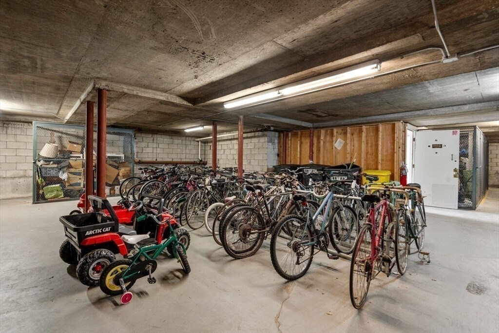Building Photo - 57 Broadlawn Park