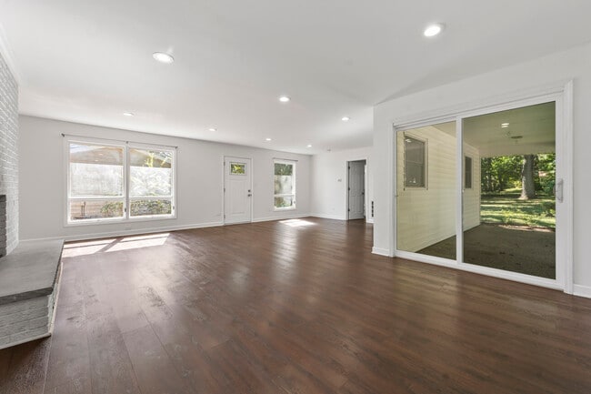Building Photo - 36332 N Hawthorne Ln