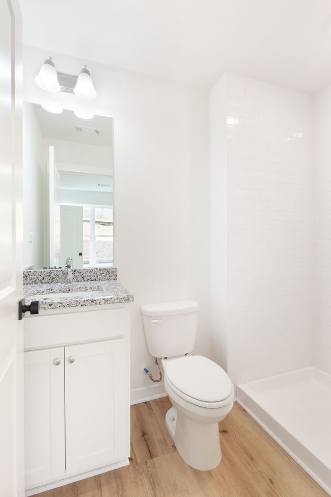 Building Photo - $500 Move In Special: Newly Constructed 3/3.5 located in Chosewood Park!