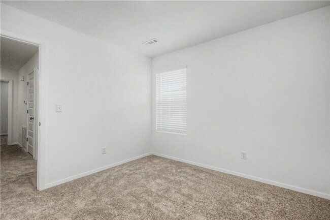 Building Photo - 406 W Cloud Dr
