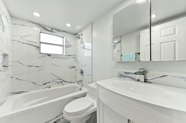 Building Photo - 548 Burgundy L