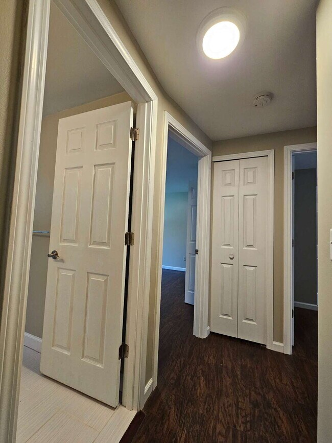 Building Photo - Clean 3-Bedroom Tri-Level, 1.5 Bath with Updated Kitchen, Great Room, Fireplace & Private Backyar...