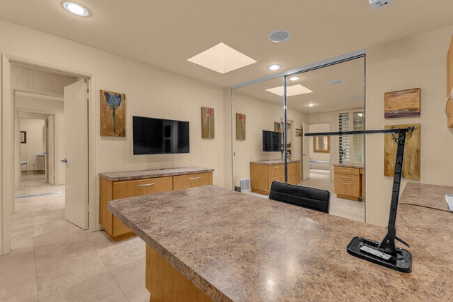 Building Photo - 24 Columbia Dr