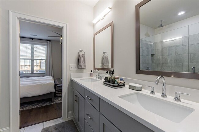 Building Photo - 4337 Parkside Pl