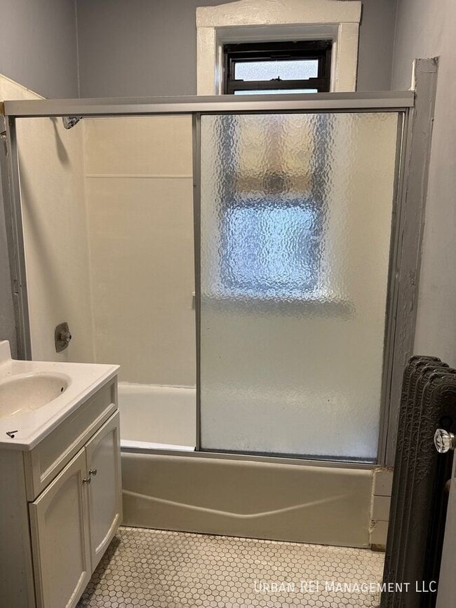 Building Photo - 1226 E 54th St