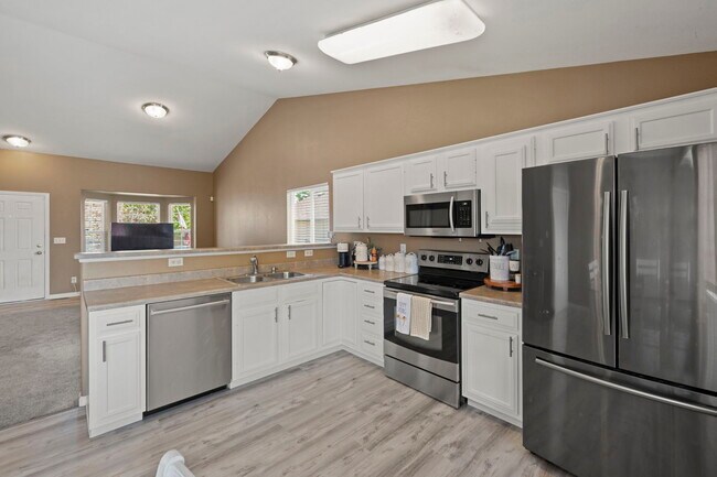 Building Photo - 7356 Coral Ridge Dr