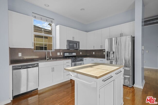 Building Photo - 13020 Pacific Promenade