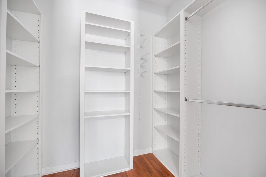 Building Photo - 329 Legare Ct