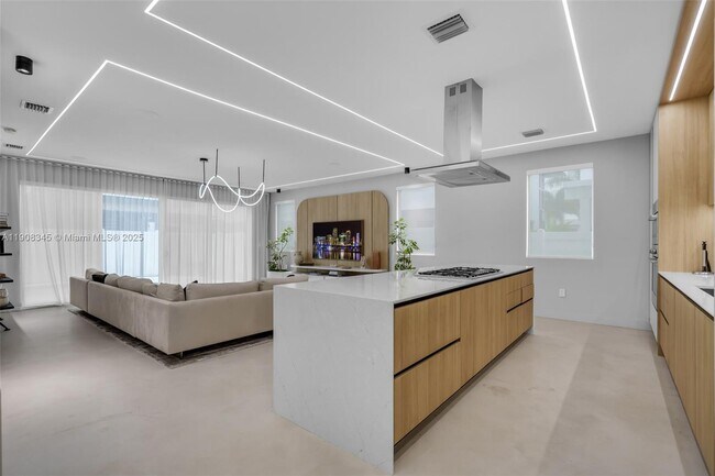 Building Photo - 7533 NW 98th Ct