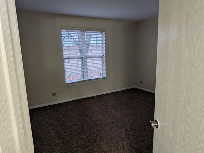 Building Photo - 5S455 Scots Dr