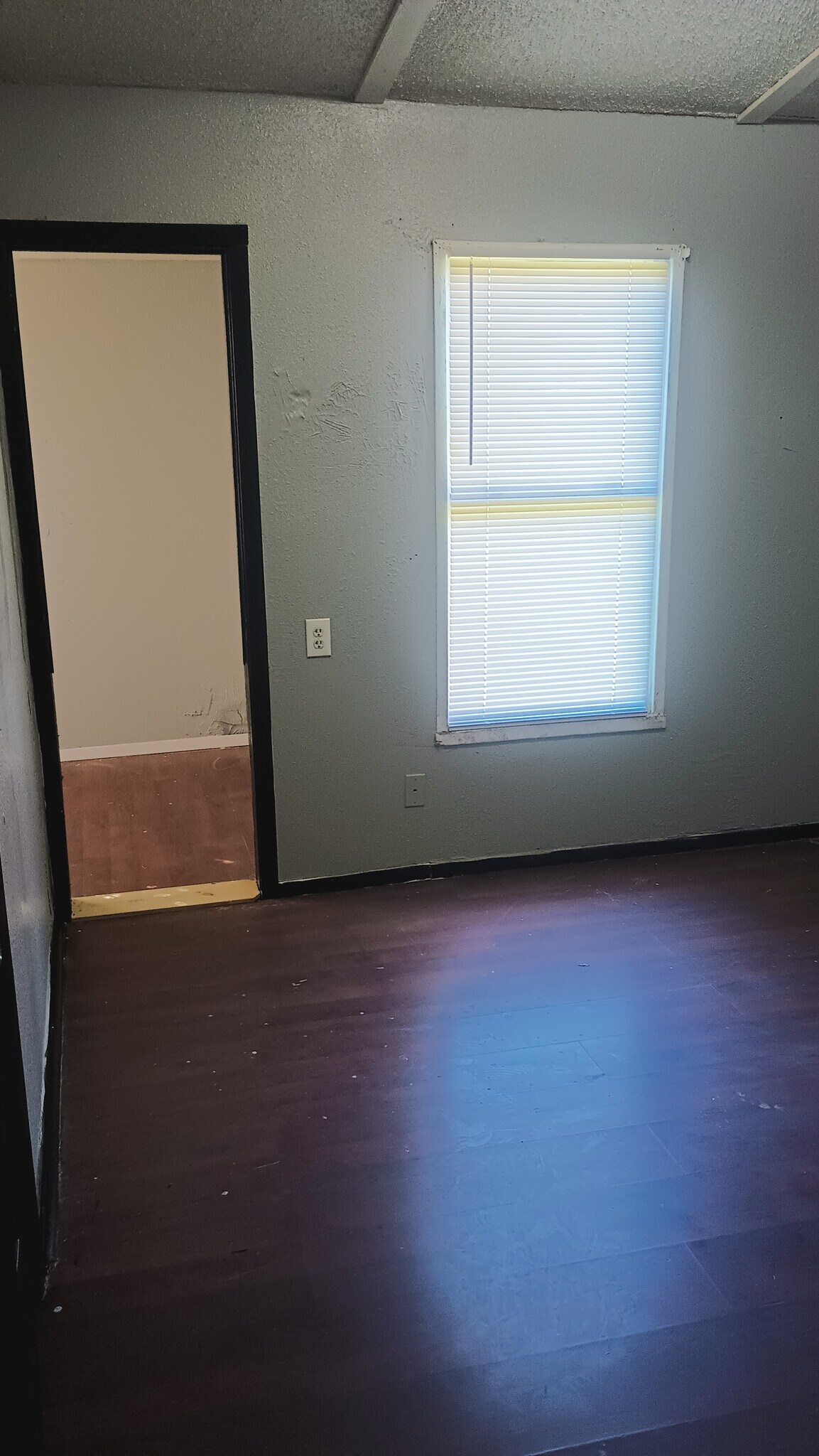 Master bedroom. - 216 Southside Dr