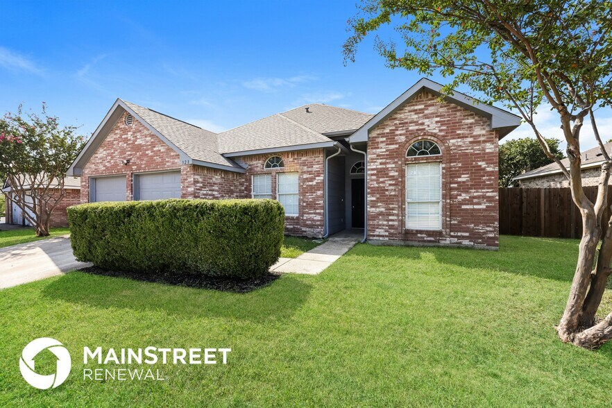 Building Photo - 328 Willow Creek Dr