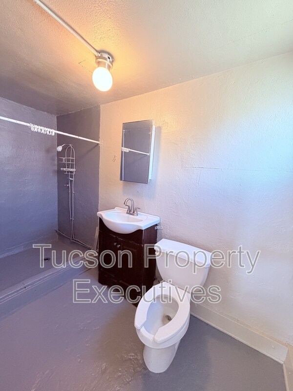 Building Photo - 234 E 32nd St