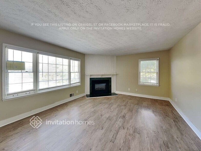 Building Photo - 215 Simpson Dr NE