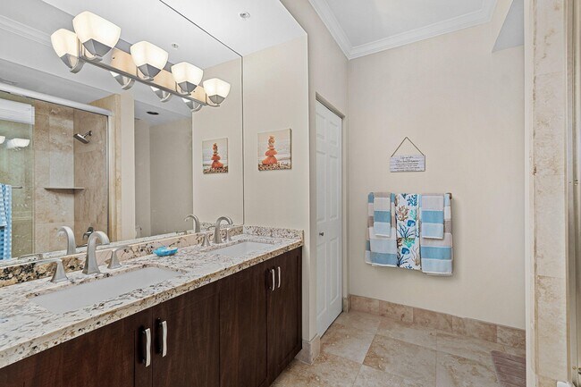 Building Photo - 3606 S Ocean Blvd