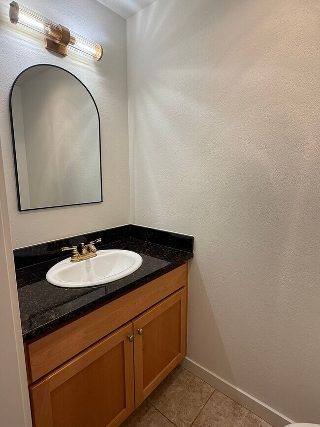 Building Photo - 2Bd/2.5Ba Kirkland Condo