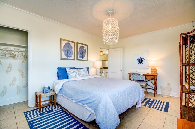 Building Photo - Off Season Coastal Cottage September 2026 through Mid February 2027- Fully Furnished- 3 Month Min...