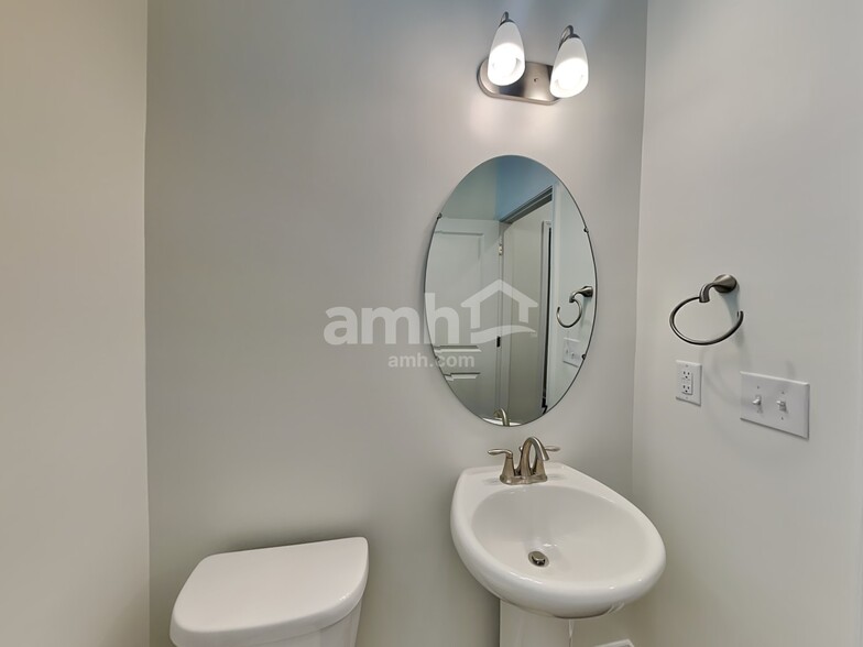 Building Photo - 7212 Garrett Ct