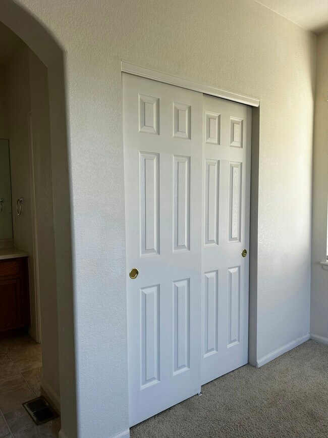 Building Photo - 12929 Grant Cir E