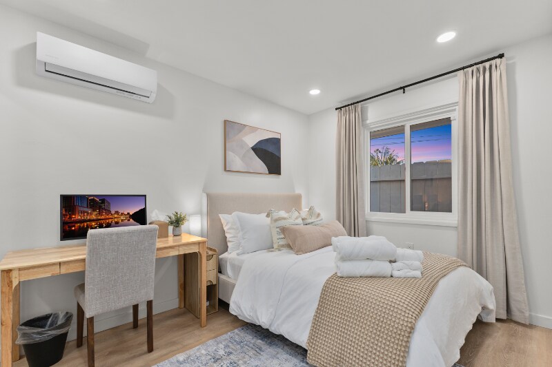 Building Photo - 4442 Clairemont Dr