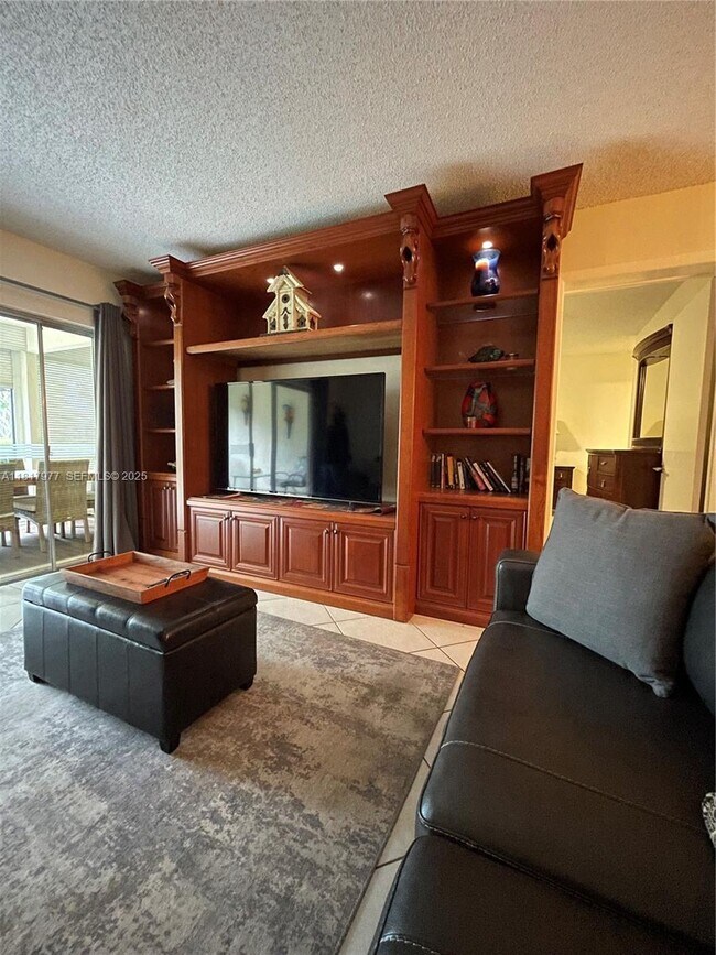 Building Photo - 4000 Crystal Lake Dr